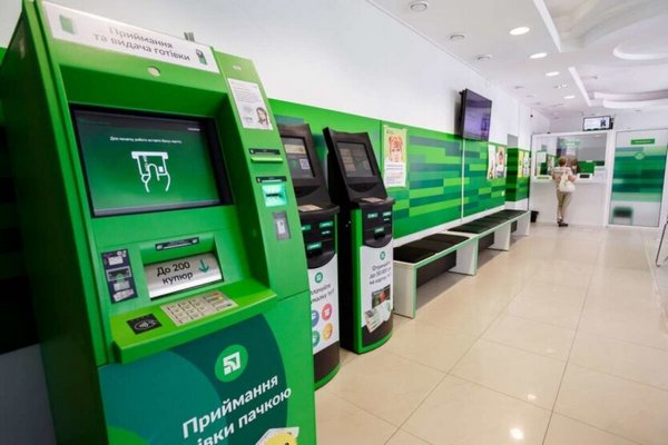 Нацбанк вновь изменил правила пополнения счетов через терминалы