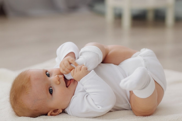 Вибір якісного одягу для малюка: особливості та рекомендації