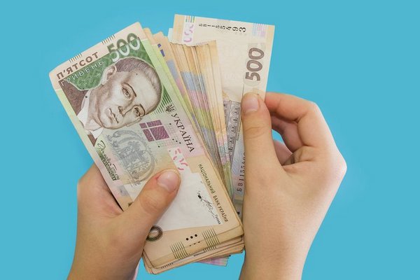 Украинцам рассказали, кто и как может получить 8500 грн на семью: на что можно потратить помощь