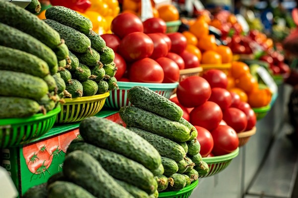 В Украине подорожали сезонные овощи и фрукты: названы цены по супермаркетам