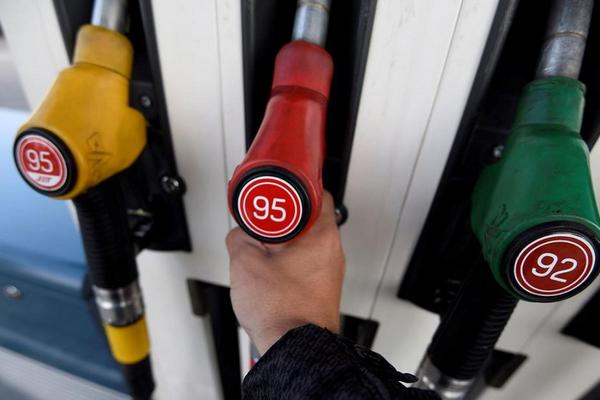 В Украине резко подорожали бензин и автогаз: прогноз по ценам от НБУ
