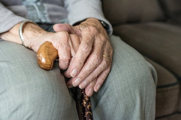 ООН окажет помощь пенсионерам: их ежемесячные выплаты подтянут до 3000 гривен