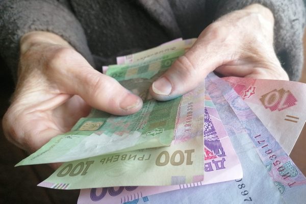 Названы тарифы, субсидии и пенсии: что изменится для украинцев с 1 декабря