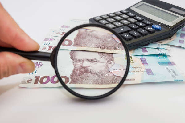 Зарплаты бюджетникам и пенсии придется задержать: в Минэкономики сделали заявление о дефиците денег
