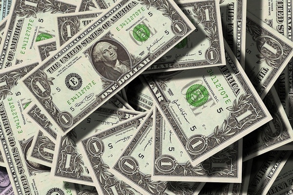 ПриватБанк изменил обмен старых долларов: клиентам придется платить 10% от суммы