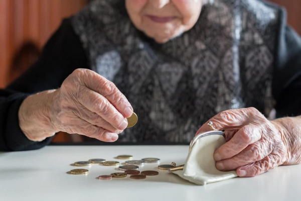 Половина украинских пенсионеров получает менее 4000 грн: как увеличатся выплаты с 1 марта