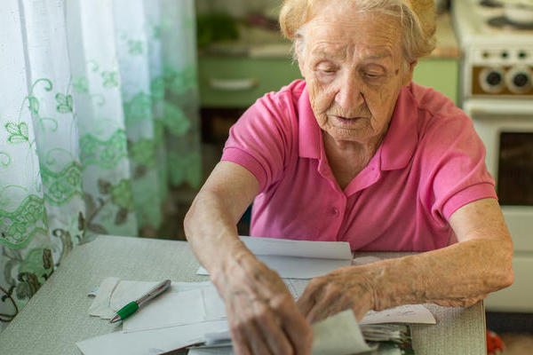 Пенсионерам предоставили 100% скидки на оплату коммуналки: у кого есть право на такую льготу