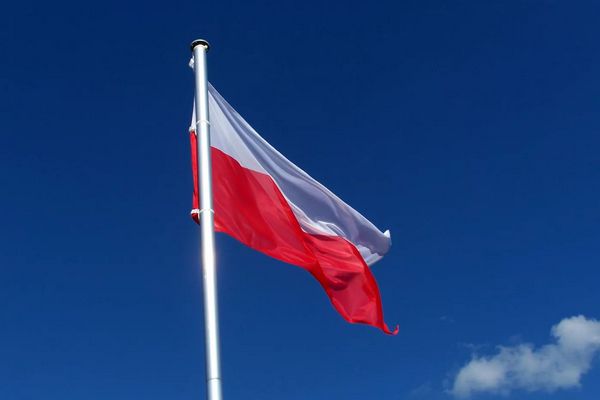 Польша 20 февраля изменила срок пребывания украинских беженцев: Дуда подписал закон