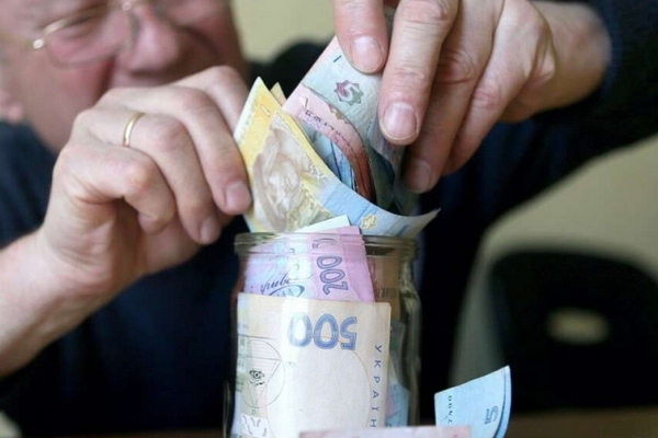 Украинским пенсионерам доплатят 944 грн: названы условия получения надбавки к пенсии