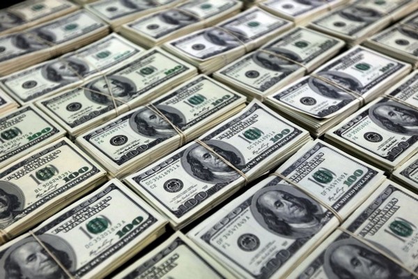 НБУ установил курс валют на 8 апреля: доллар потеряет 18 копеек
