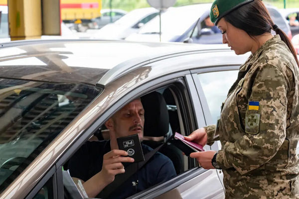В Украине некоторым водителям не нужен военный билет