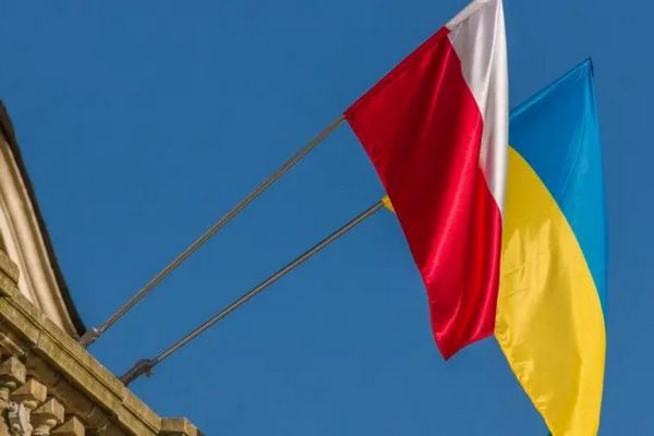 В Польше хотят отменить выплаты некоторым украинским беженцам: кого это коснется