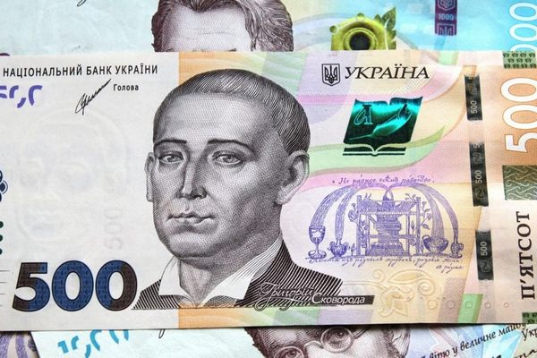 Украинцы массово делают запасы наличных денег: в Нацбанке назвали причину
