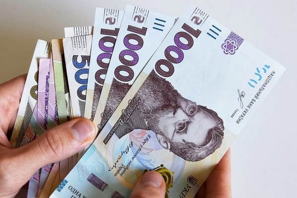 Украинцам планируют повысить пенсии: кто может получить на 2000 грн больше