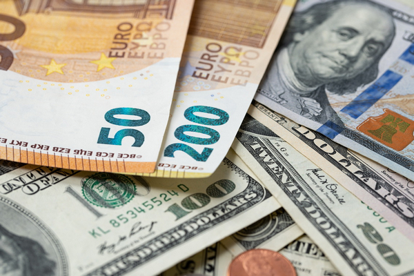 Доллар стабилен, евро растет: курс валют в «ПриватБанке»