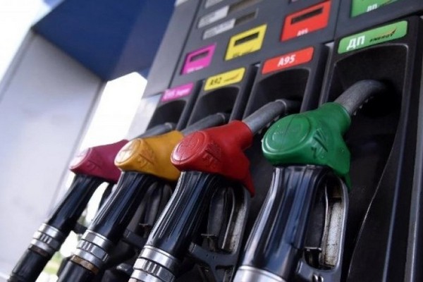 Эксперт назвал АЗС, на которых не стоит заправляться после введения нормы о «спирте»