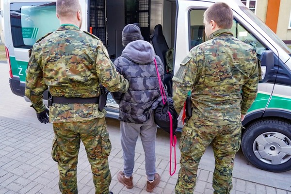 Конфликт в Варшаве: Польша депортирует 57 украинцев за беспорядки