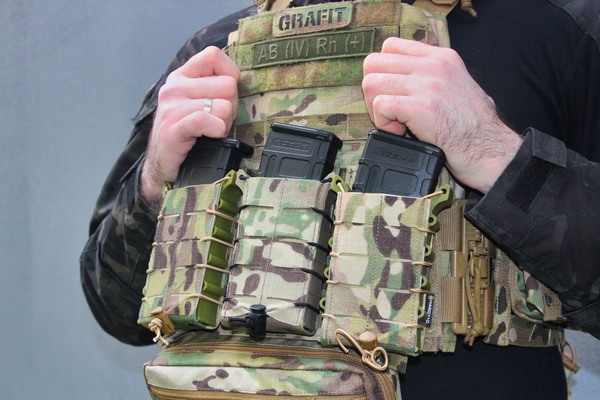 Комплекти військового спорядження: бронежилет і РПС (ремінно-плечова система)