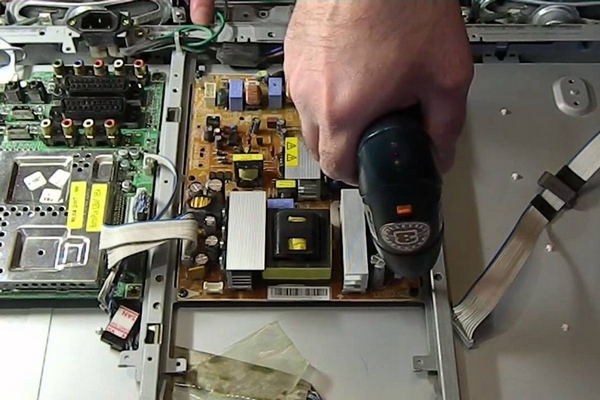 Коли потрібний ремонт телевізора: найчастіші поломки