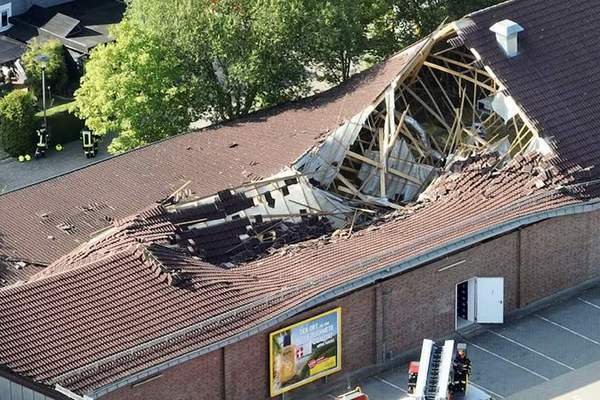 Расследование начато: что стало причиной обрушения крыши супермаркета в Германии?