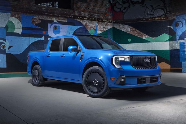 Ford услышал фанатов: каким стал салон нового Maverick