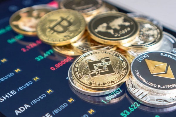 Медвежий тренд на крипторынке: Биткоин, Эфириум, XRP теряют позиции