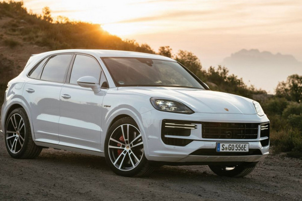 Прощай, кнопка: как Porsche Cayenne Electric заставит управлять обдувом через экран