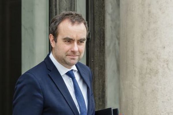 Макрон и «премьерский парадокс»: почему президент принял отставку Лекорню