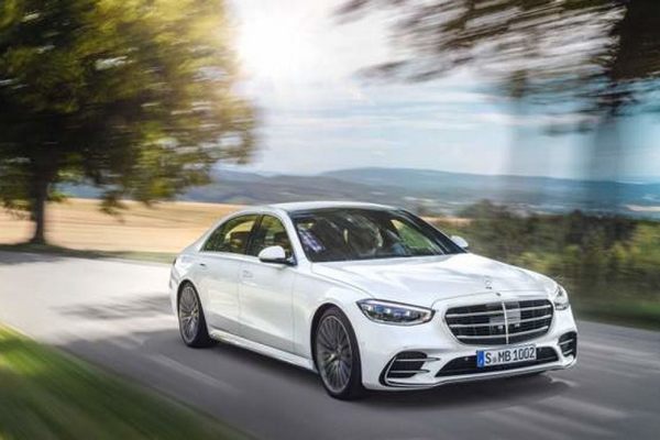 Nvidia и Mercedes: Автономный S-Class открывает эру 4 уровня до массовых роботакcи 2028 года.