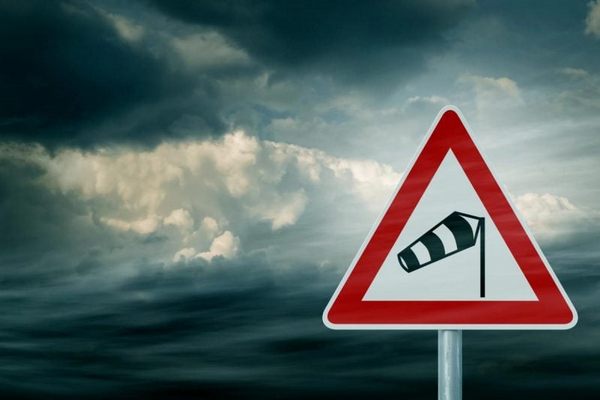 Хронология шторма: Когда «метеобомба» достигнет пика и повлияет ли циклон на Восточную Европу