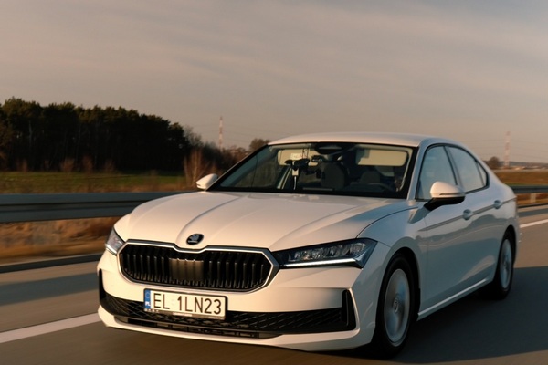 Марафон 2831 км: Skoda Superb доказала, что серийный автомобиль может быть суперэкономичным.