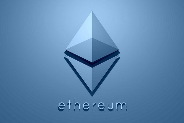 Парадокс Ethereum: Активность растет, но активные адреса и комиссии падают.