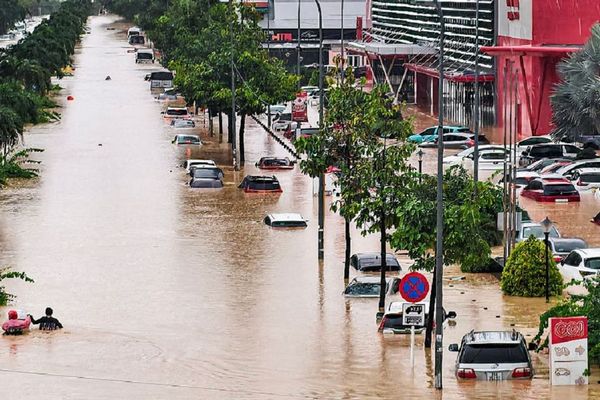 43 жертвы стихии: сильные дожди и оползни во Вьетнаме привели к наводнению и гибели людей