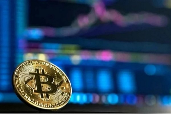 Bitcoin стирает рост 2025 года: от рекордных взлетов до падения ниже $94 тыс.