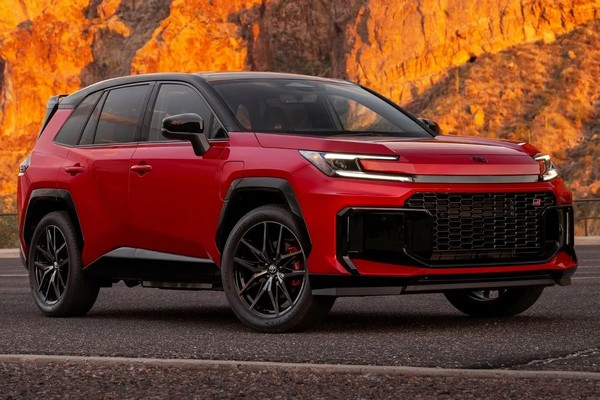 Премьера Toyota RAV4 6-го поколения: что изменилось, кроме полного перехода на гибриды