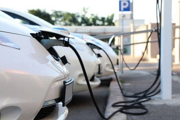 Импорт б/у авто из США вырос вдвое: почему в ТОП-5 попала даже премиум-модель Tesla Model S