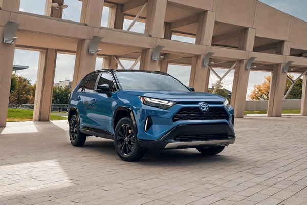 Plug-in Hybrid и GR Sport: Toyota скоро объявит цены на топовые версии RAV4 2026