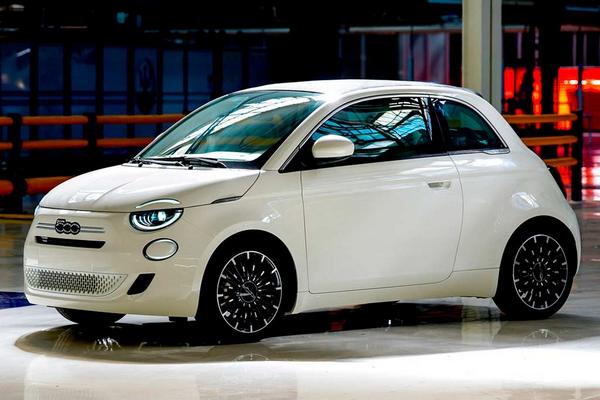 Механика против скорости: Fiat 500 Hybrid сохранил механическую КПП ради экономичности и традиции