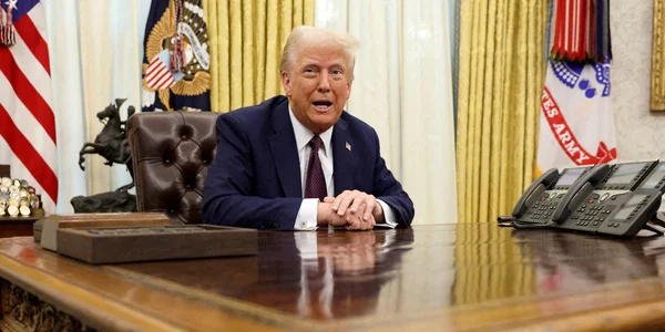 От 38% поддержки до «конституционного императива»: Вашингтон требует немедленного импичмента Трампа