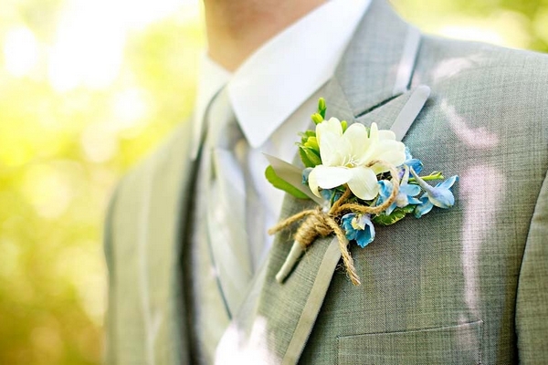 Бутоньерки: стильный акцент и традиция в современном образе