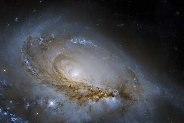 Космический «торнадо»: почему вращение крупнейшего объекта Вселенной меняет правила астрономии