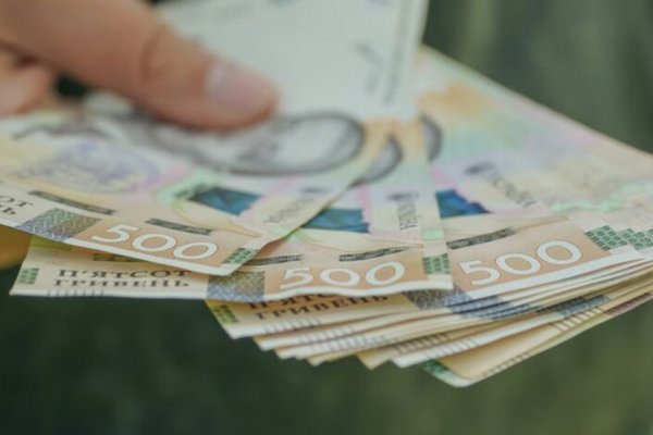 Поддержка старшего поколения: условия получения ежемесячной надбавки к пенсии 70, 75 и 80 лет