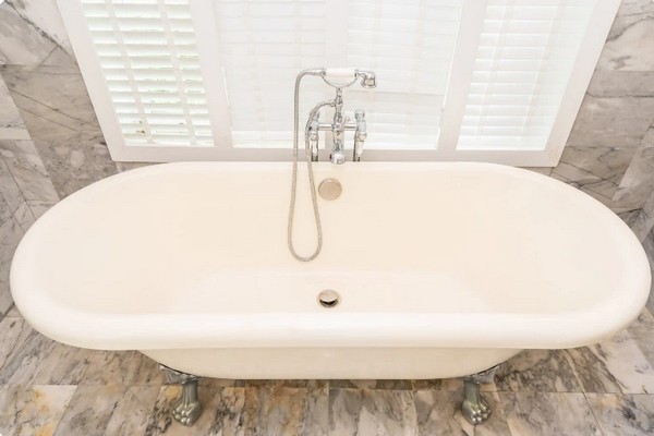 Яка ванна краще для квартири, а яка для будинку?