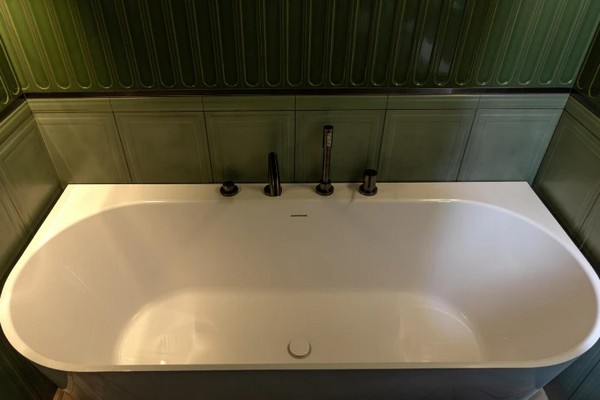 Яка ванна краще для квартири, а яка для будинку?