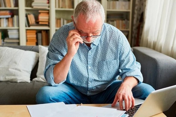 Почему стаж одинаковый, а пенсии разные? Анализ ситуации и прогнозы на 2026 год