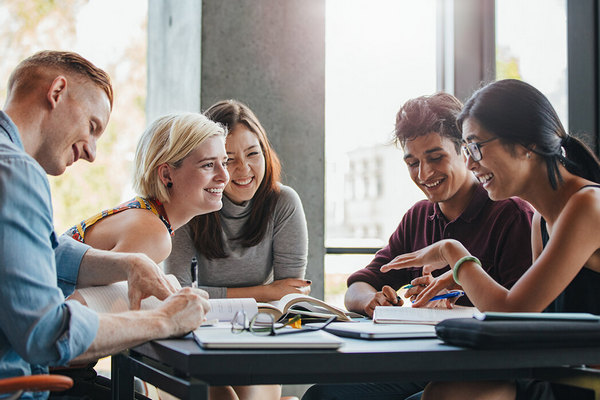 Актуально: почему языковые курсы за рубежом эффективнее обычных занятий