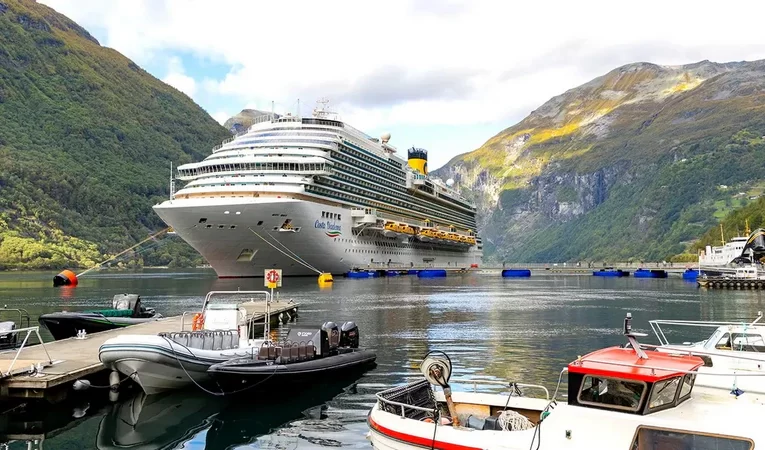 Санитарные протоколы Carnival Corporation: Costa Cruises запретила вынос еды из буфетов