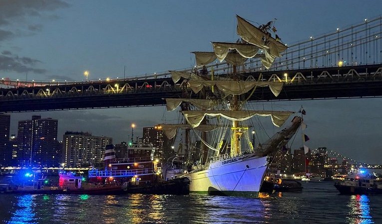 Трагедия в гавани Бруклина: в Нью-Йорке ушли под воду легендарные исторические парусники Pilot и Victory Chimes