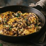 Жареная капуста с анчоусами и чесноком: глубокий вкус из простых продуктов