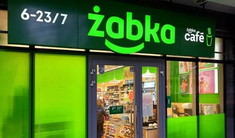 Бизнес: крупнейшую торговую сеть Польши Żabka могут продать за 8,7 миллиарда долларов